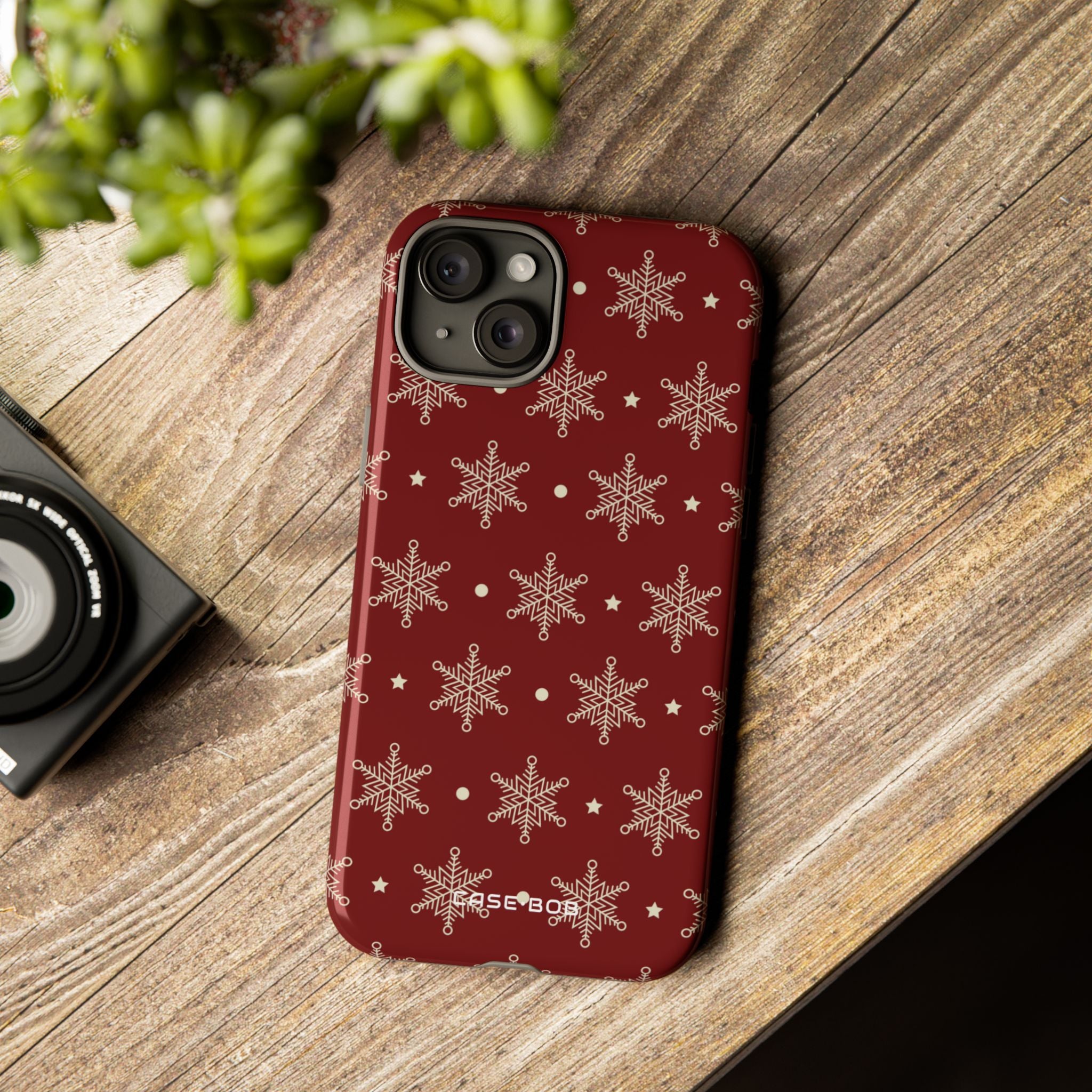 Cream Snowflake Crimson iPhone 15 Plus Skal - Tough