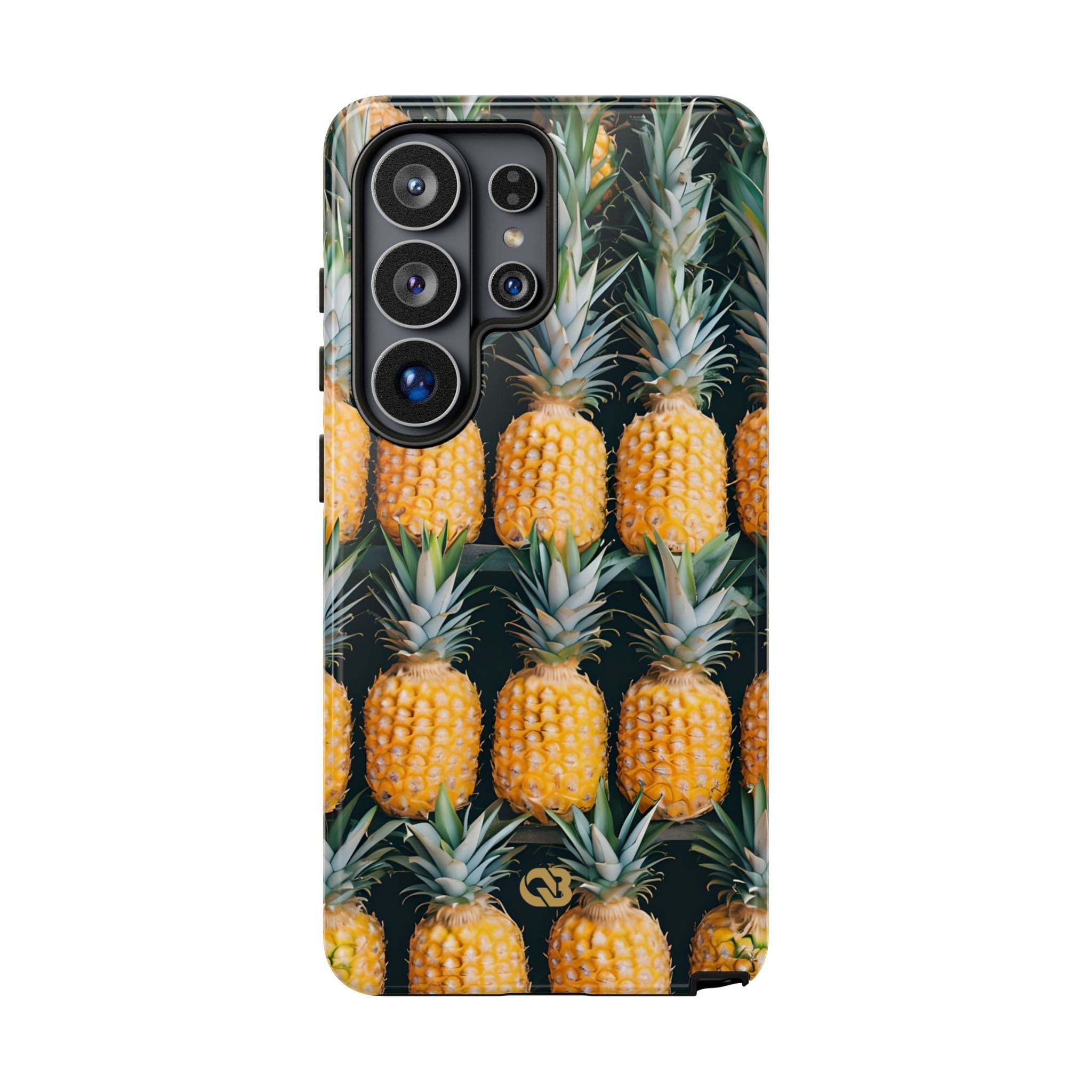 Filas de piñas doradas