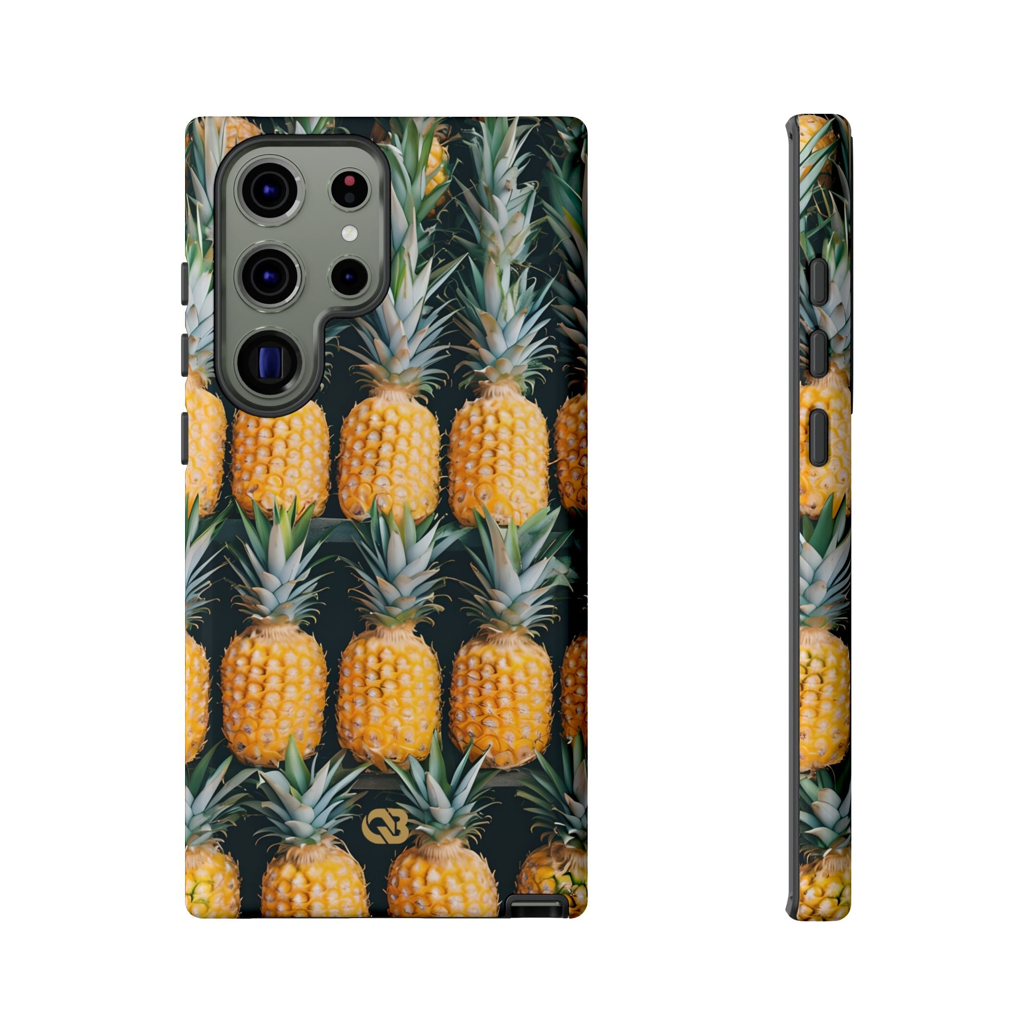 Filas de piñas doradas