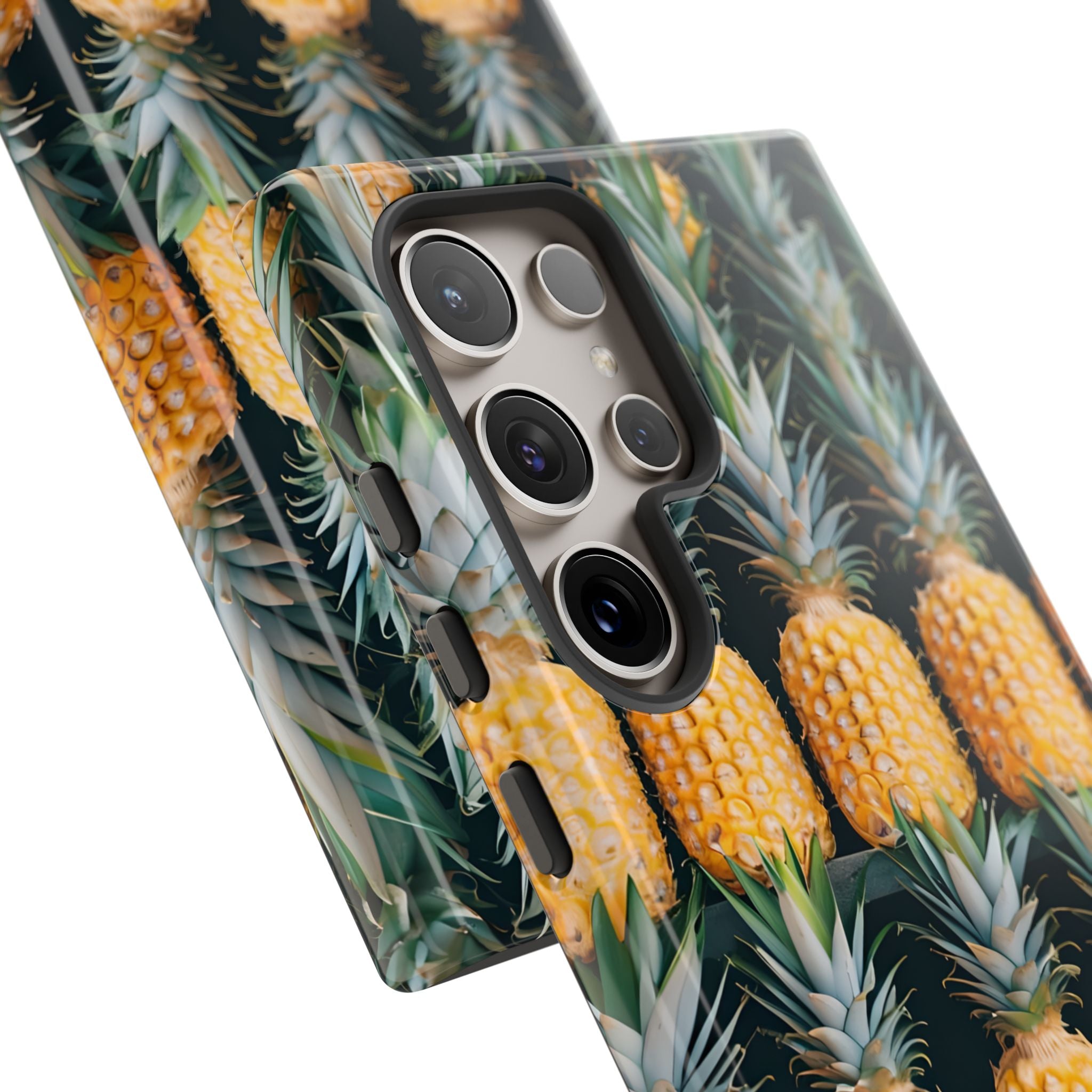 Filas de piñas doradas