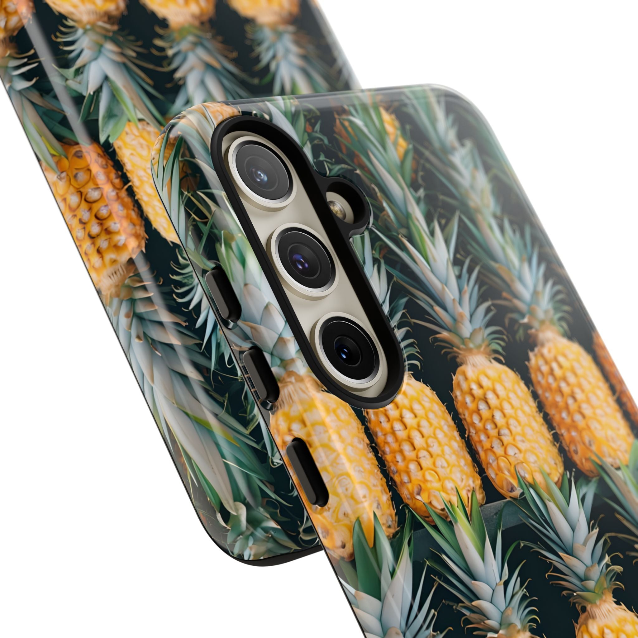 Filas de piñas doradas