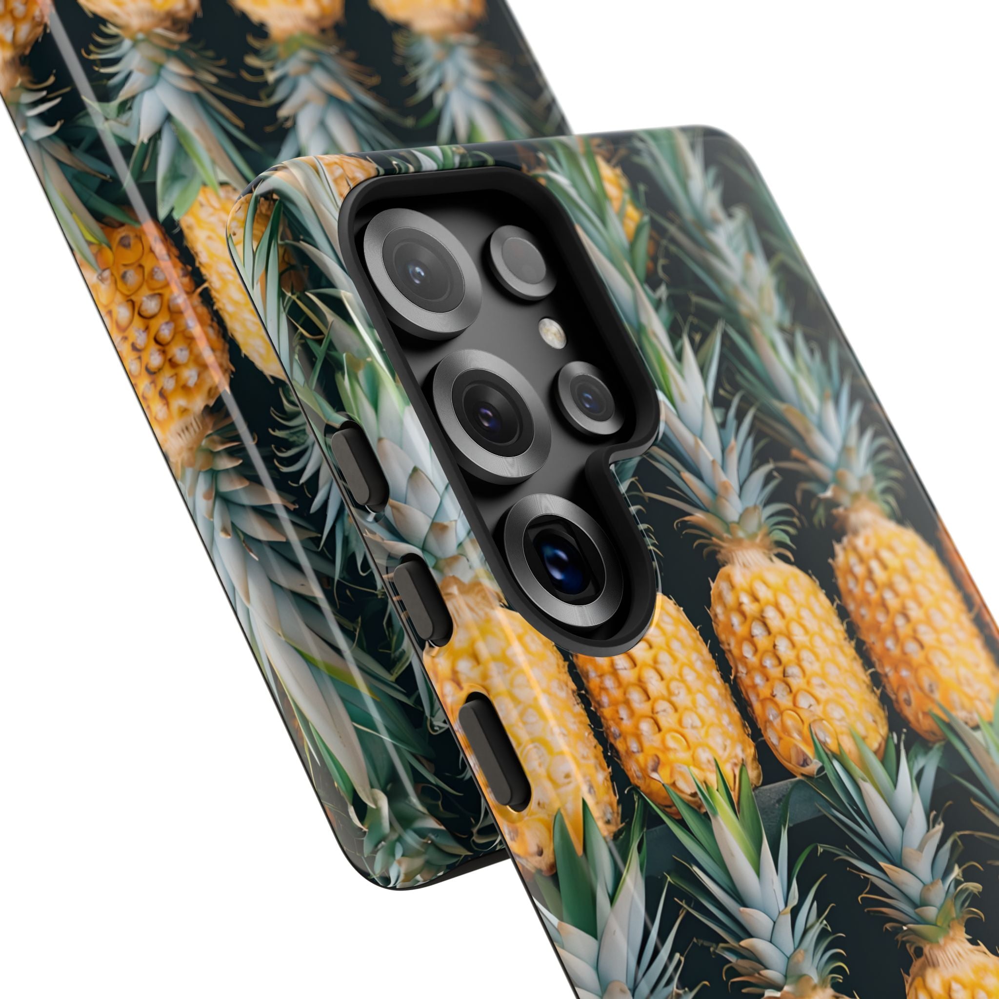 Filas de piñas doradas