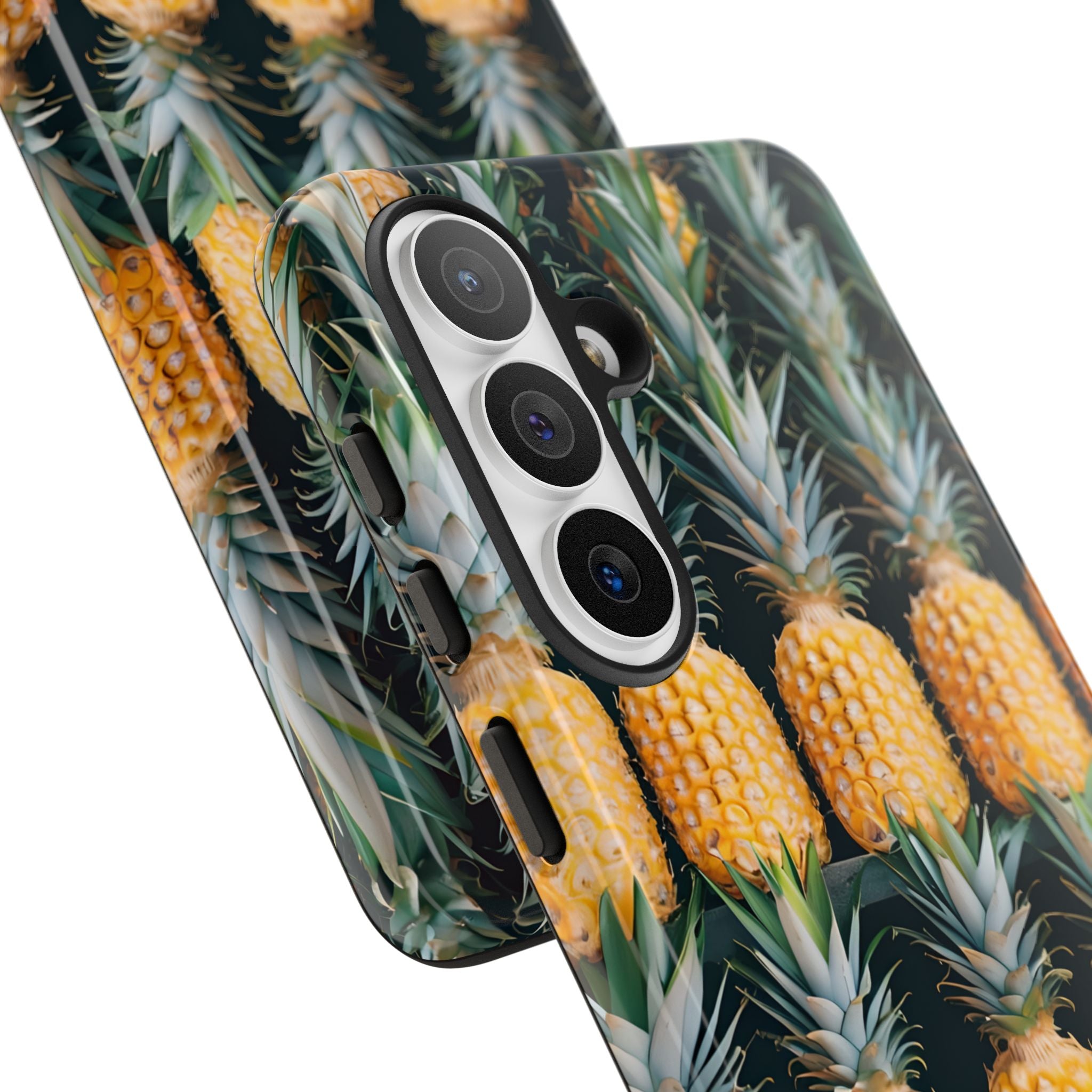 Filas de piñas doradas