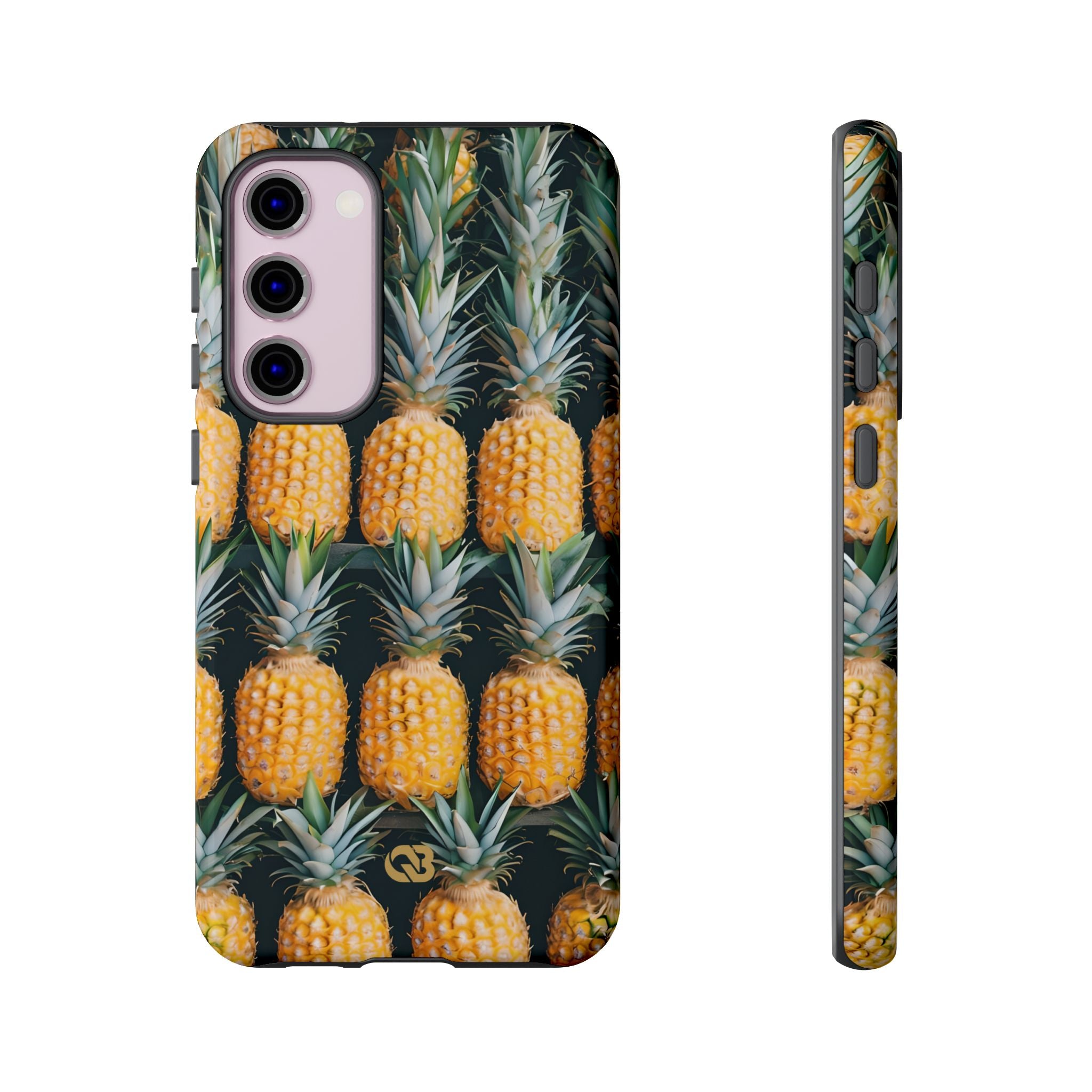 Filas de piñas doradas