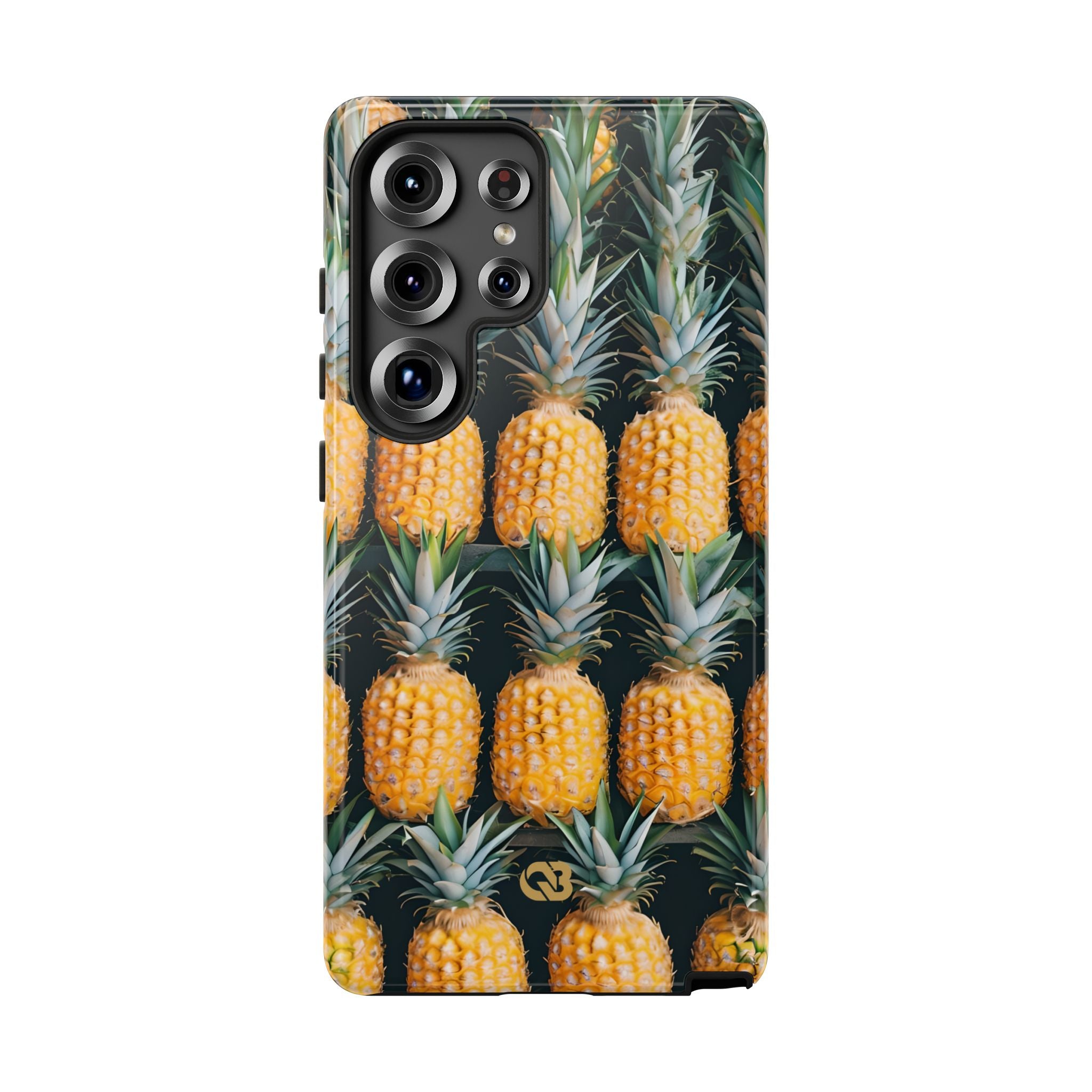 Filas de piñas doradas