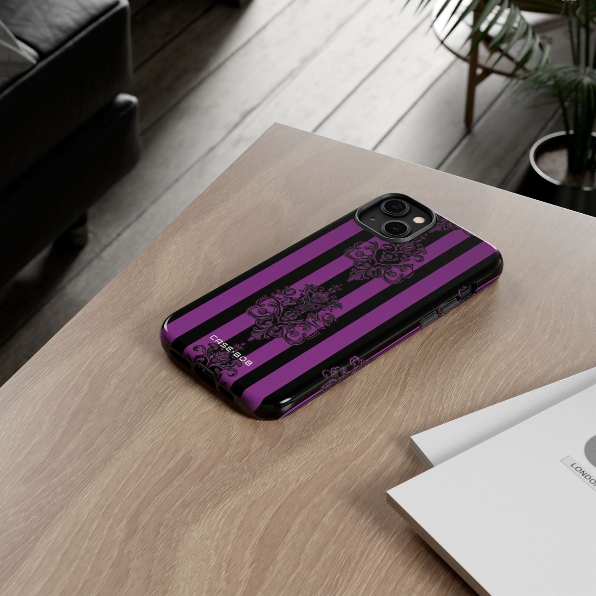Damask Elegance Purple iPhone 14 Plus -kova suojakotelo