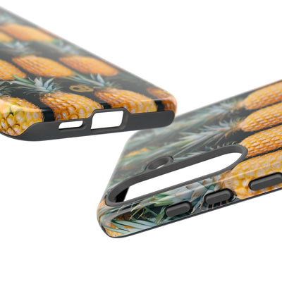 Filas de piñas doradas