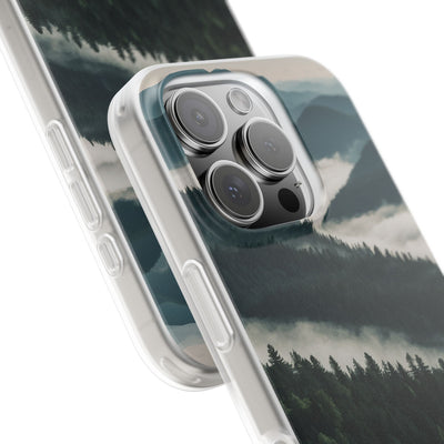Misty Pine Peaks · Soft Hoesje voor iPhone