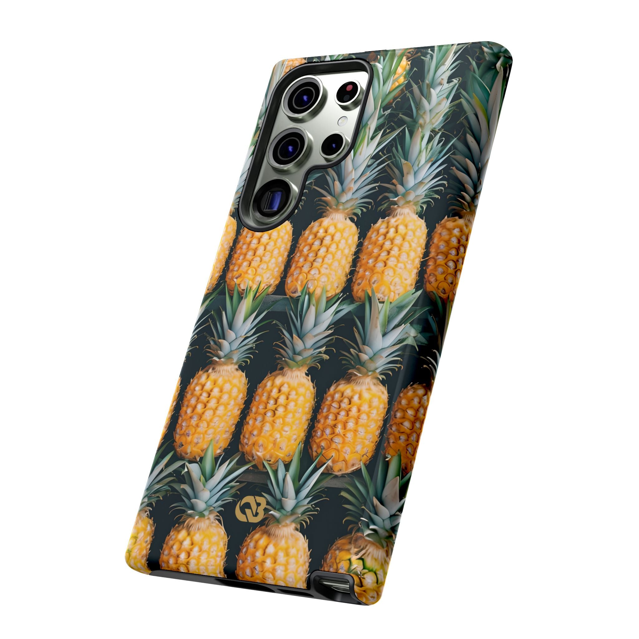 Filas de piñas doradas