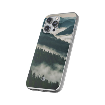 Misty Pine Peaks · Soft Hoesje voor iPhone