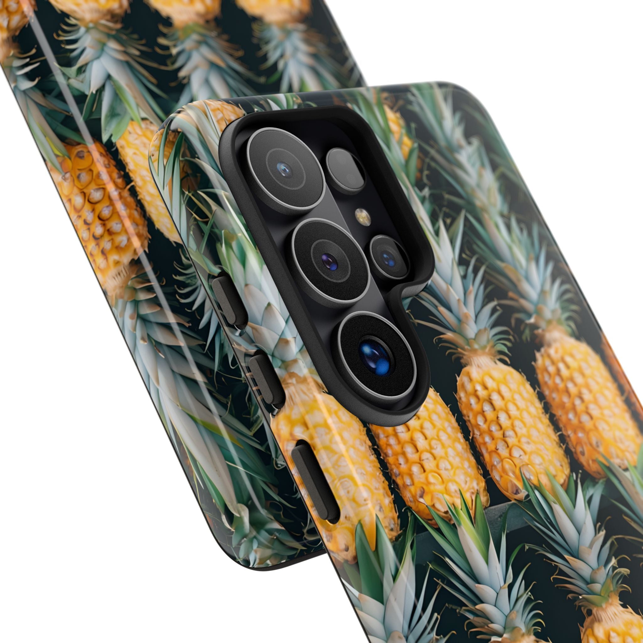 Filas de piñas doradas