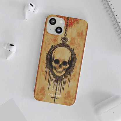 Skull Pendant iPhone 13 - Soft